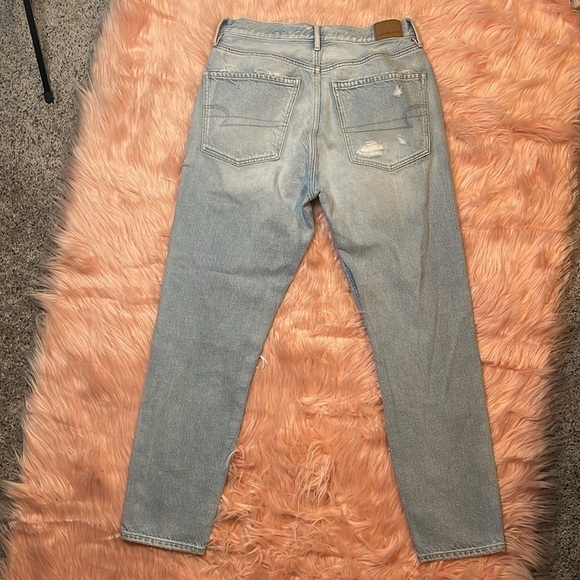 American Eagle Light Wash Distressed 90s Slim Boyfriend Jean Size 6 - Picture 5 of 7